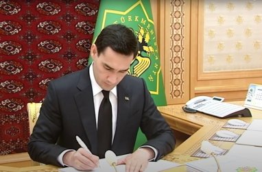 prezident-turkmenistana-nagradil-voennosluzhashhih-i-sotrudnikov-pravoohranitelnyh-organov-e4ed8df.jpg