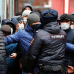 «Ситуация ухудшается с каждым днем». Почему и как Россия ограничивает деятельность мигрантов?