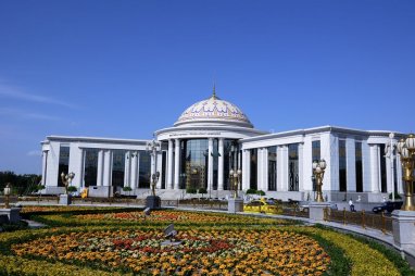 vypuskniki-zarubezhnyh-juridicheskih-vuzov-dolzhny-projti-trehmesjachnoe-obuchenie-dlja-priznanija-diploma-v-turkmenistane-c451520.jpg