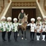 Председатель Халк Маслахаты Туркменистана совершил верховую прогулку в цирке Аркадага