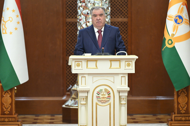 Президент Таджикистана принял верительные грамоты новых послов