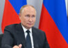 Путин поздравил с Днем защитника Отечества российских военных и ветеранов