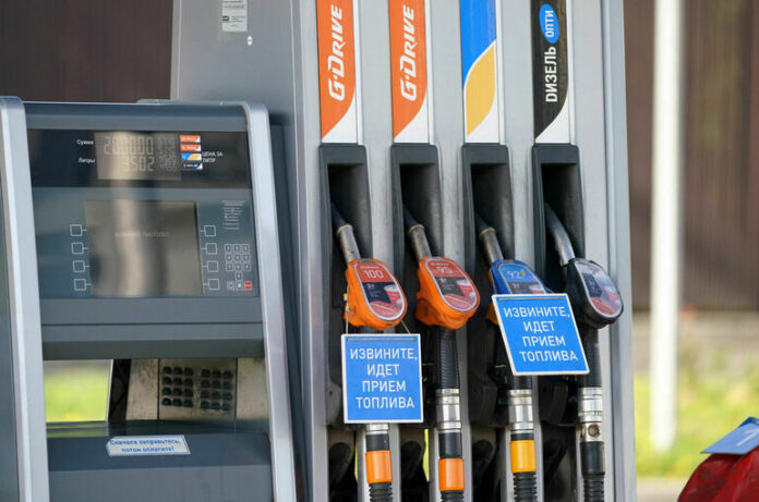 rossija-prodlila-zapret-na-eksport-benzina-zatronet-li-eto-tadzhikistan-ceb2960.jpg