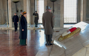 turkmenskie-parlamentarii-vozlozhili-cvety-k-memorialu-pervogo-prezidenta-turcii-0049d24.png