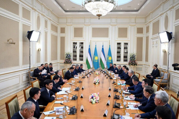 lidery-uzbekistana-i-kazahstana-obsudili-zapusk-centra-promyshlennoj-kooperacii-b67defc.jpg