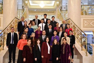 turkmenistan-razvivaet-liderskie-kompetencii-gossluzhashhih-pri-podderzhke-es-c9650fa.jpg