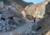 Две легковушки попали под камнепад близ Дангары