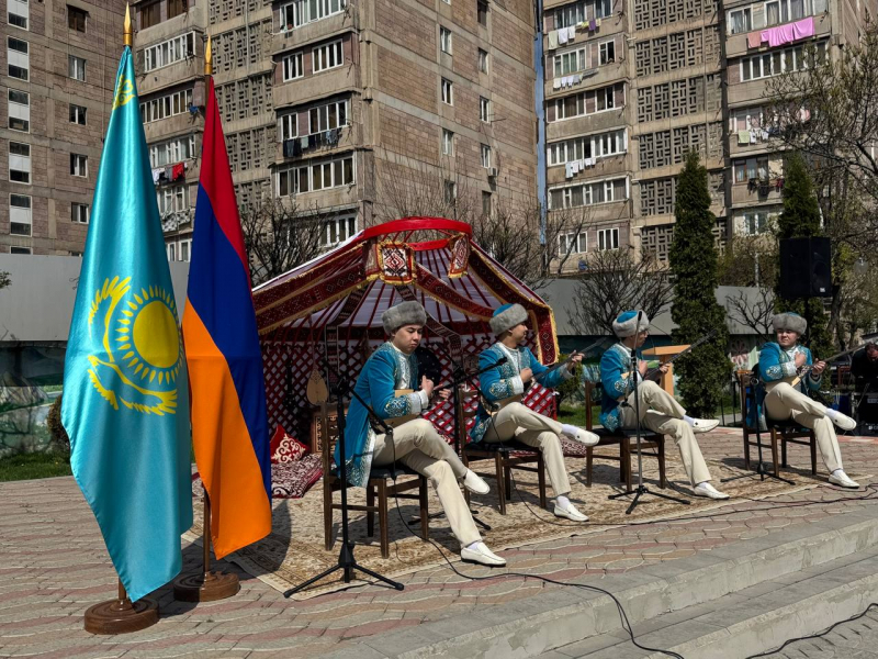 Парк имени Абая открылся в Ереване