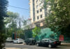 В Душанбе при установке окон с высоты упали четверо мужчин, двое погибли