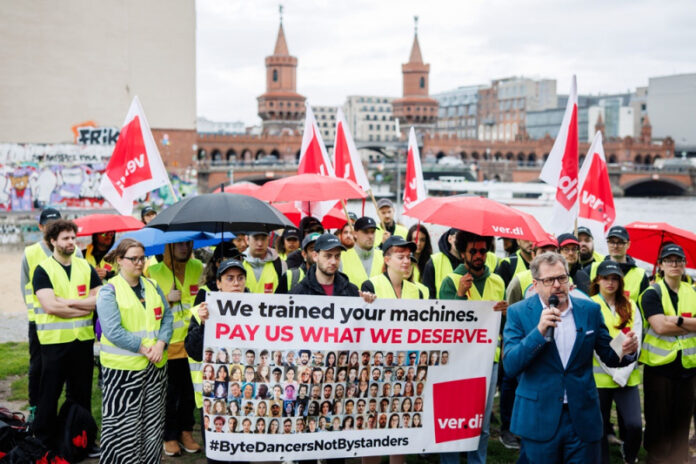 sotrudniki-tiktok-proveli-akciju-protesta-protiv-ii-v-berline-76efed1.jpg