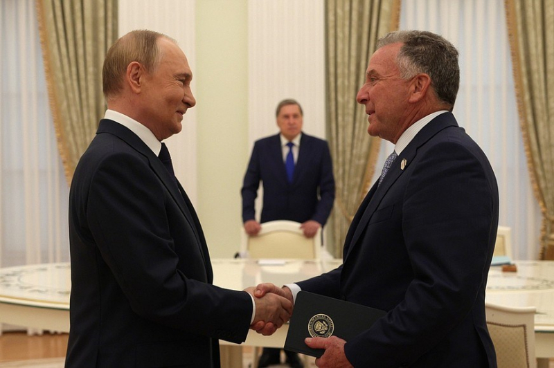 Эмомали Рахмон обсудил с Путиным переговоры по Украине и поздравил Алиева и Пашиняна