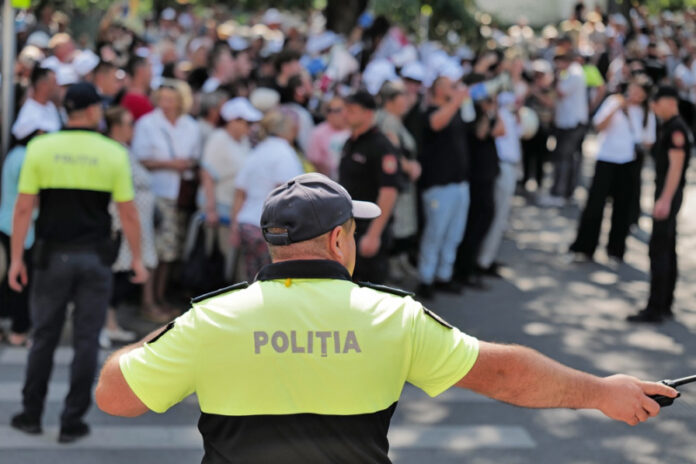 policija-moldavii-zhestko-razognala-mirnyj-miting-oppozicii-7b5e38d.jpg