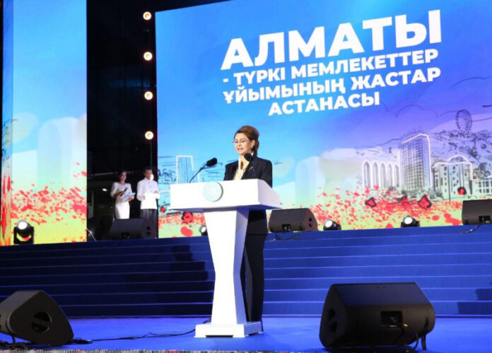 prezident-pozdravil-uchastnikov-mezhdunarodnogo-festivalja-molodjozhi-tjurkskih-gosudarstv-d600b5f.jpg