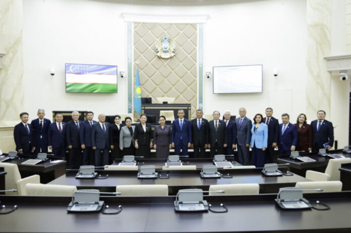 uzbekistan-i-kazahstan-podpisali-dorozhnuju-kartu-mezhparlamentskogo-sotrudnichestva-3d368c8.jpg