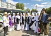 В автобусе Астаны пели песни и читали стихи Абая