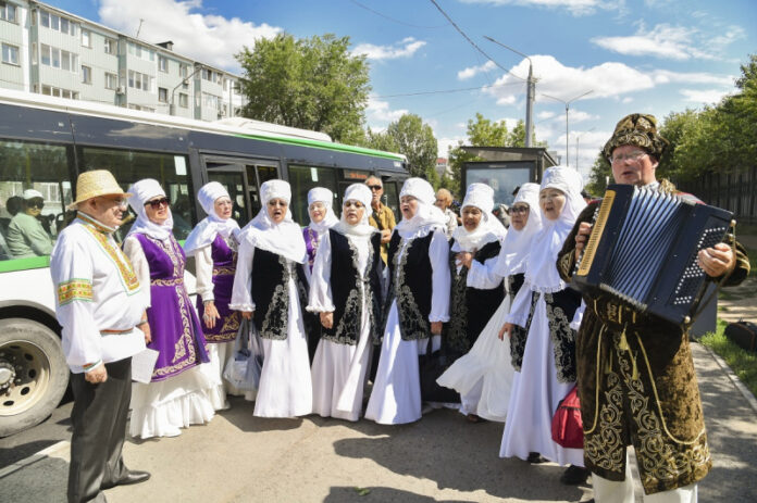 v-avtobuse-astany-peli-pesni-i-chitali-stihi-abaja-bb8b69d.jpg