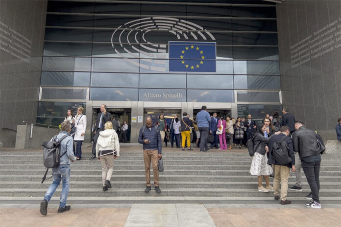 ep-utverdil-objazatelstvo-ne-priznavat-krym-i-donbass-rossijskimi-324ca7e.jpg