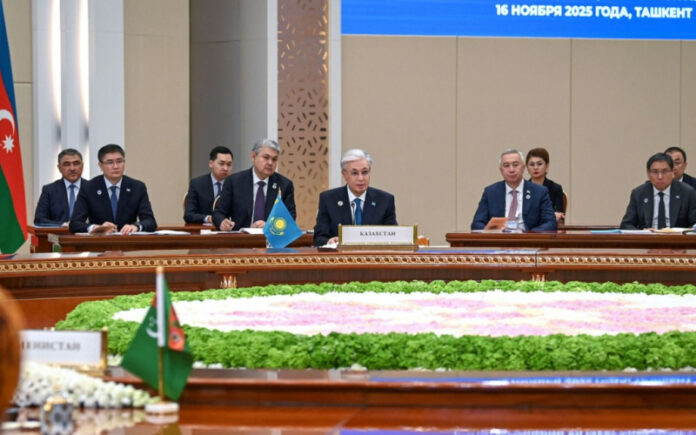 tokaev-podderzhal-ideju-mirzijoeva-prevratit-centralnuju-aziju-v-transportnyj-hab-evrazii-d079a99.jpg