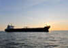 Два нефтяных танкера подали сигналы бедствия у берегов Турции, туда идет буксир