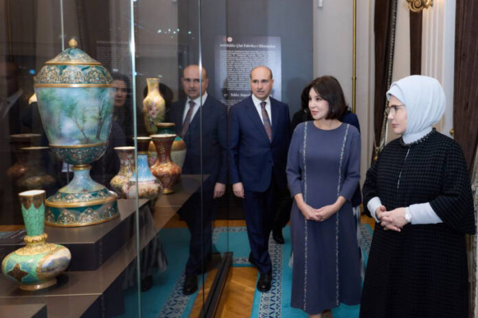 ziroat-mirzijoeva-i-emine-erdogan-oznakomilis-s-kulturnym-naslediem-turcii-v-muzee-ankara-palas-video-e18ac13.jpg