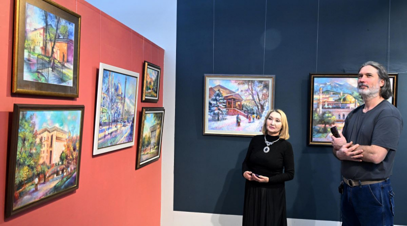 Художник рисует свой город