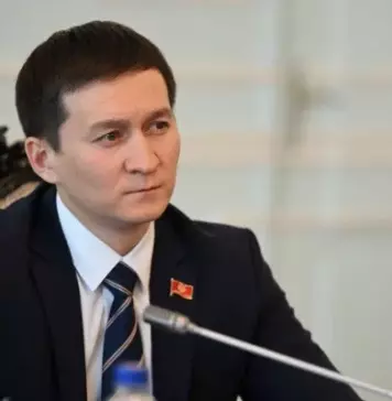 СМИ: Первый вице-спикер Жогорку Кенеша Чынгыз Ажибаев слагает депутатские полномочия