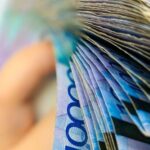 Тенге показал рост к концу недели