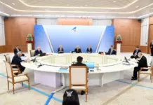 Садыр Жапаров принимает участие в заседании ВЕЭС в узком составе