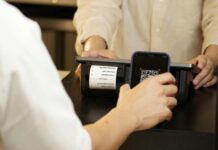 Казахстанцы смогут воспользоваться единым QR для оплаты товаров и услуг с 19 июля