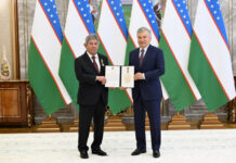 Президент Узбекистана встретился с завершающим миссию послом Азербайджана