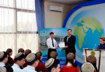 В Туркменистане вручили сертификаты слушателям дипломатических учебных центров