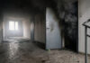 Полицейский вынес пятерых детей из горящей квартиры в Караганде