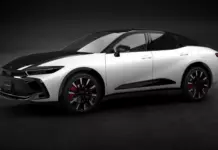 Toyota показала первые фото рестайлинговой Crown Crossover