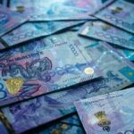 Доллар подорожал еще на 2 теңге