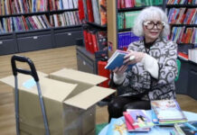 Книги на французском языке доставили из Парижа в Алматы ко Дню знаний