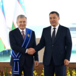 Президент Кыргызстана вручил Шавкату Мирзиёеву орден «Манас» I степени