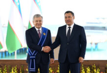 Президент Кыргызстана вручил Шавкату Мирзиёеву орден «Манас» I степени