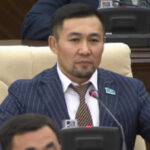 Депутат Назаров поздравил маму в эфире мажилиса: понес ли он наказание