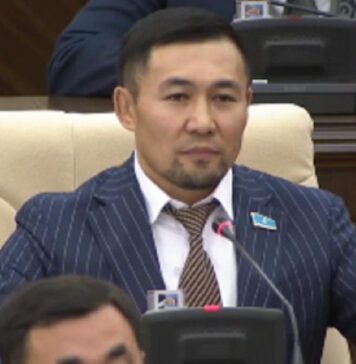 Депутат Назаров поздравил маму в эфире мажилиса: понес ли он наказание