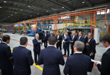 Шавкат Мирзиёев ознакомился с деятельностью предприятия Nukus Insulation Group
