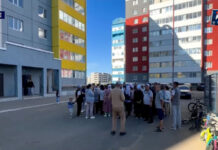 «Соседи видят друг друга через трещины»: жители многоэтажек в Актобе заявили, что их дома разрушаются (видео)