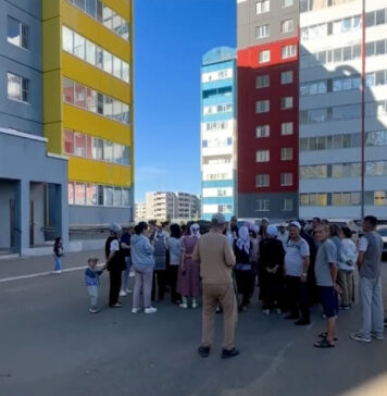 «Соседи видят друг друга через трещины»: жители многоэтажек в Актобе заявили, что их дома разрушаются (видео)