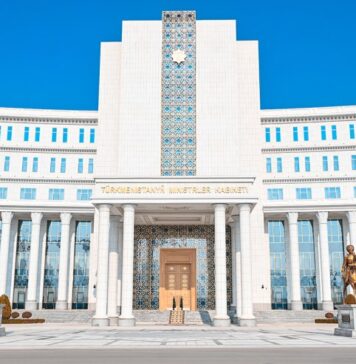 Туркменистан готовит законы о недвижимости и защите ахалтекинцев
