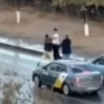 Жесткая драка между водителем и пассажиром на проезжей части произошла на западе Казахстана (видео)