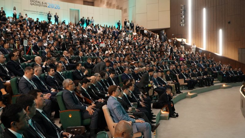 Премьер-министр Таджикистана принял участие в цифровом форуме в Шымкенте