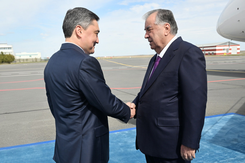 Президент Таджикистана Эмомали Рахмон прибыл в Астану