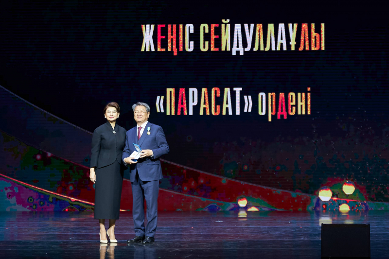 Деятелей культуры и искусства наградили в честь профессионального праздника