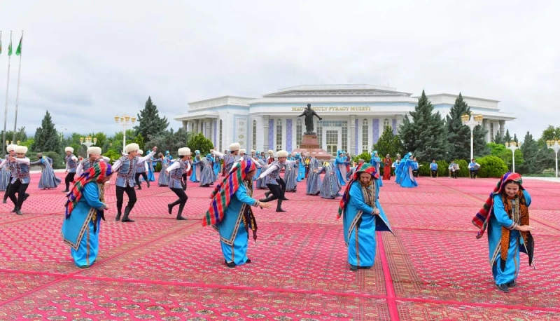 На родине Махтумкули прошло награждение победителей творческих конкурсов