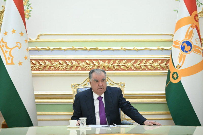 Эмомали Рахмон призвал новых руководителей ускорить цифровизацию и внедрение ИИ