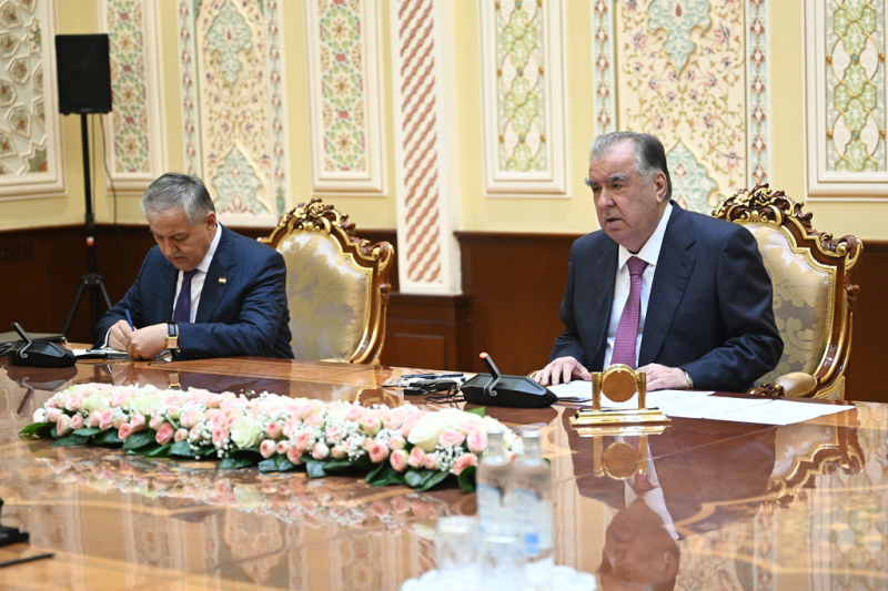 Президент Таджикистана Эмомали Рахмон принял Министра иностранных дел Республики Кипр Константиноса Комбоса